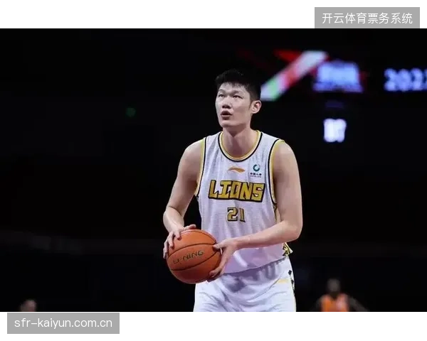 胡金秋的篮下技术将面临上海队整体内线高度的严峻考验，或需增加中投比重